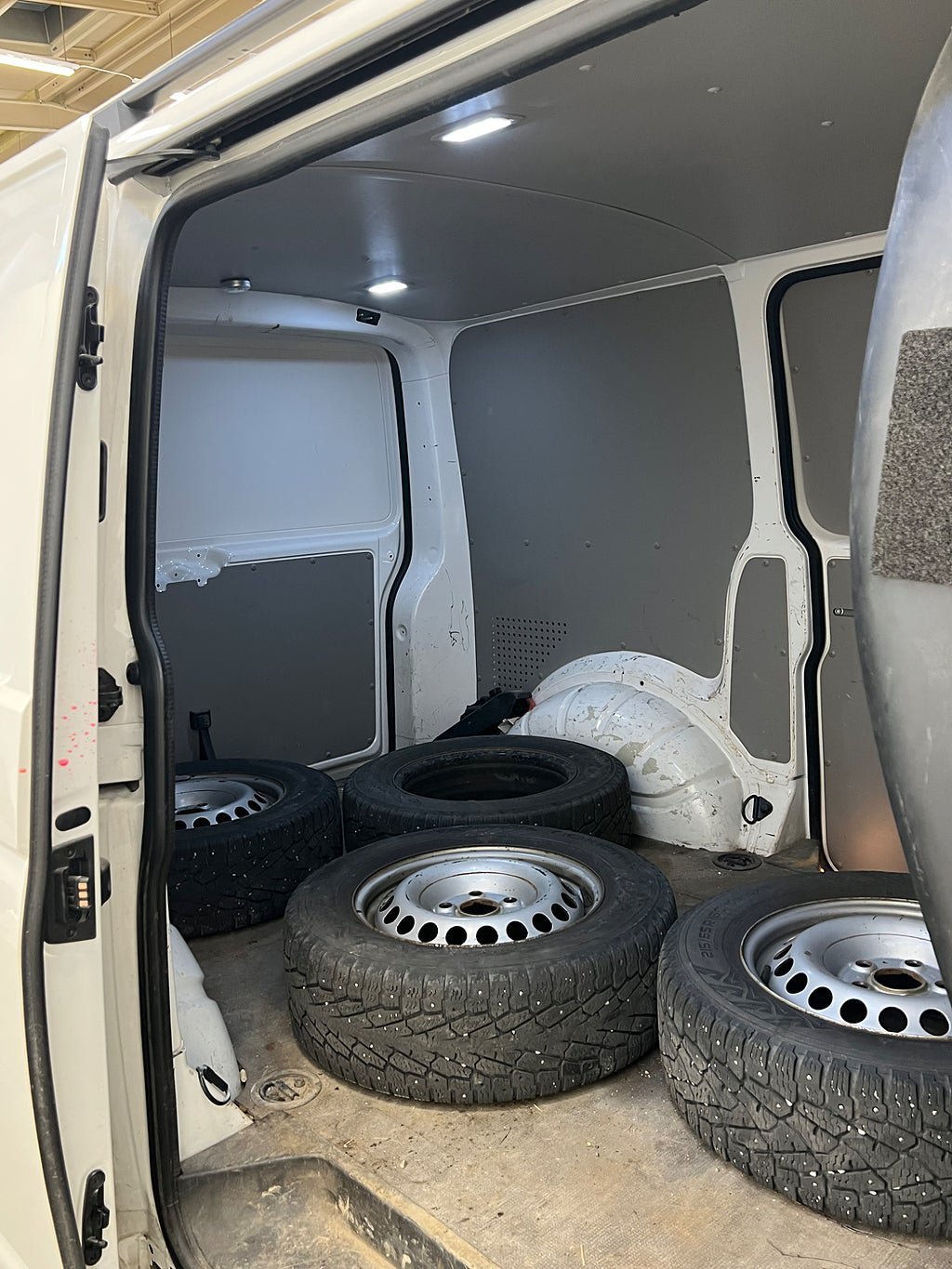 Vehicle Image 14