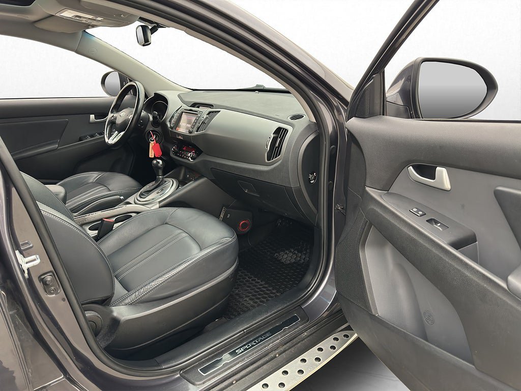Vehicle Image 8