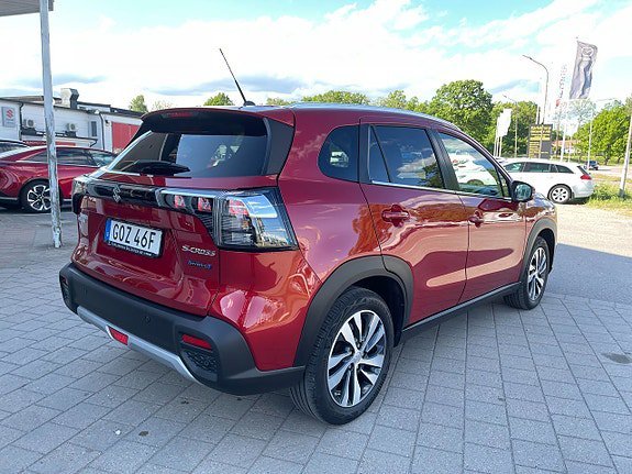 Vehicle Image 5