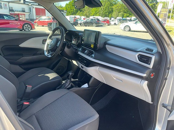 Vehicle Image 14