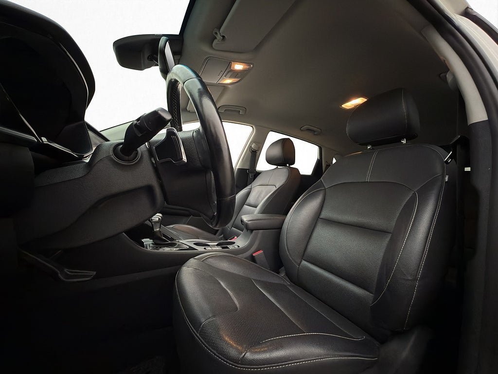Vehicle Image 12
