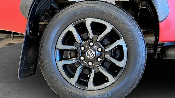 Vehicle Image 9