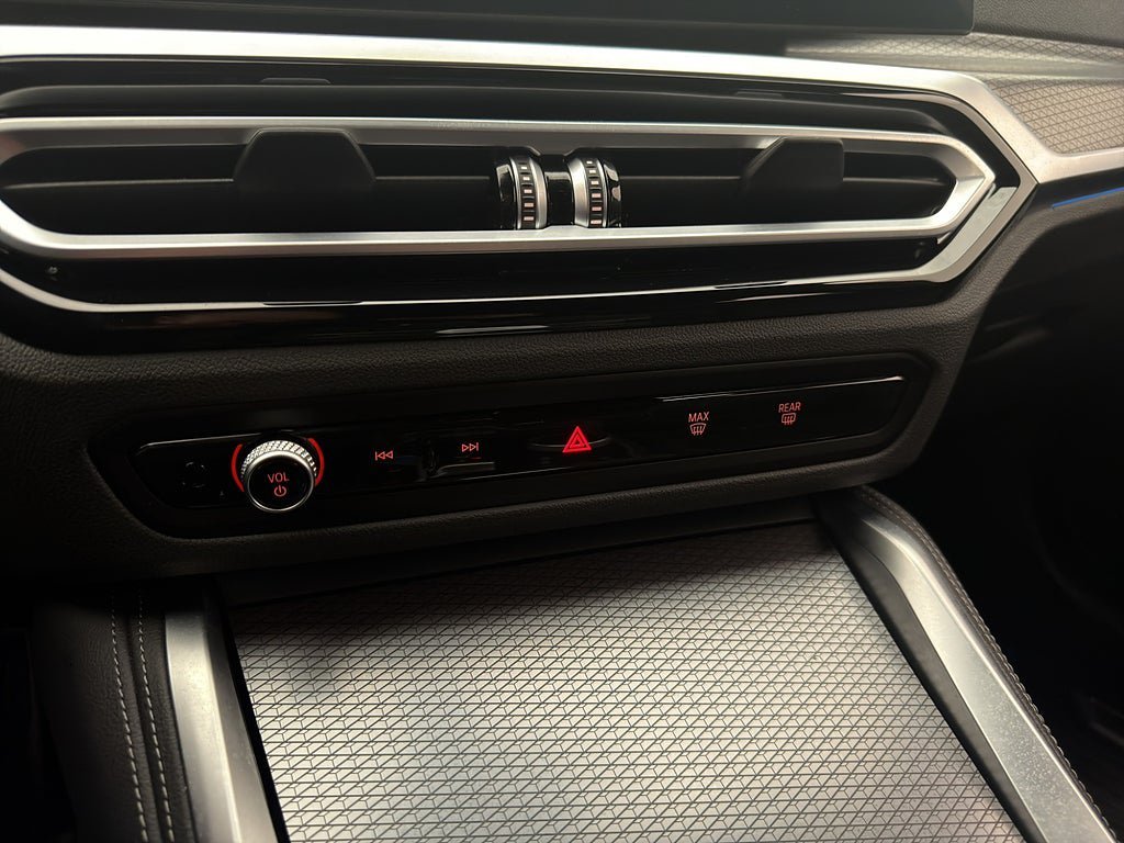 Vehicle Image 28
