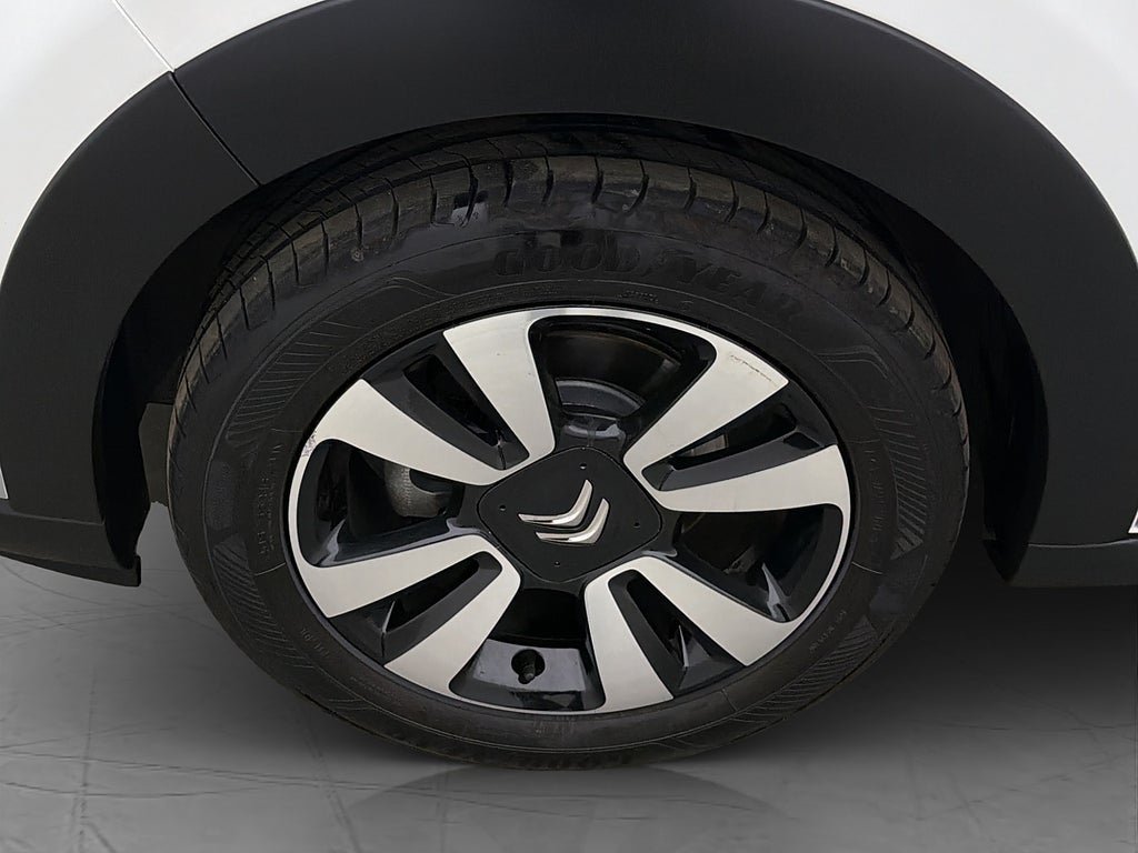 Vehicle Image 30