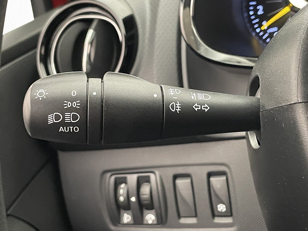 Vehicle Image 25