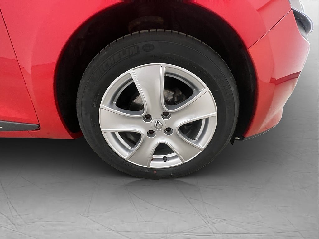 Vehicle Image 32