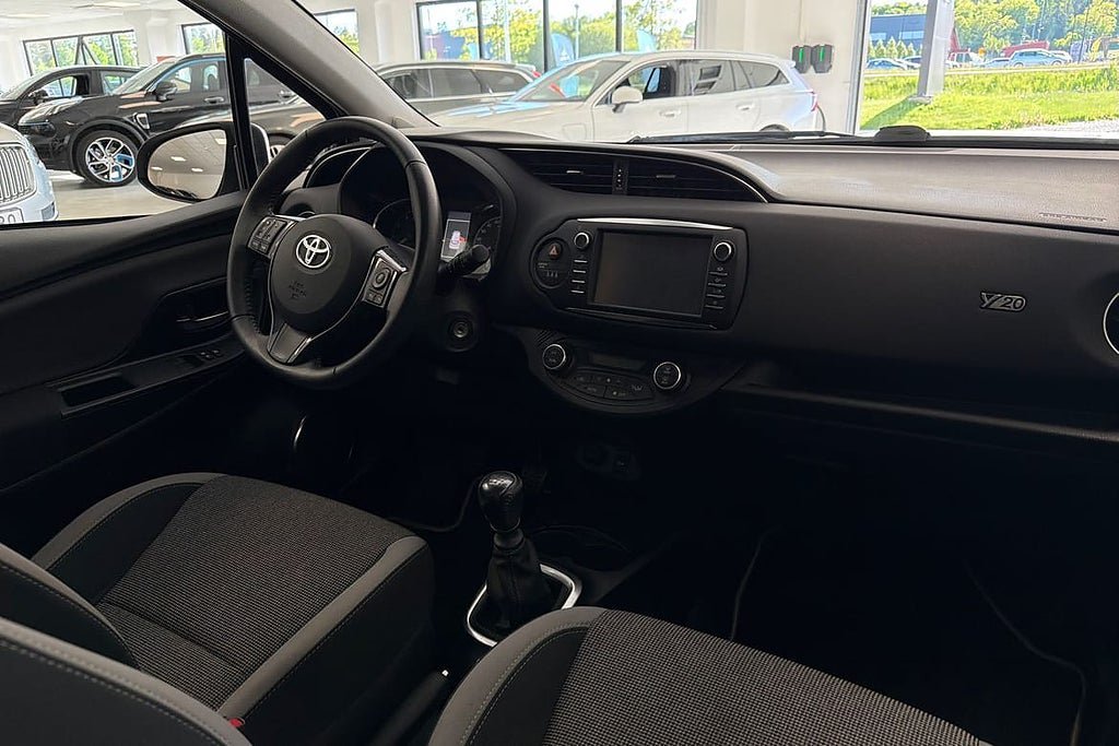 Vehicle Image 23