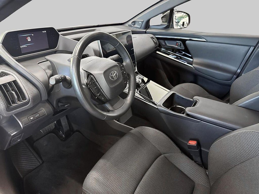 Vehicle Image 14