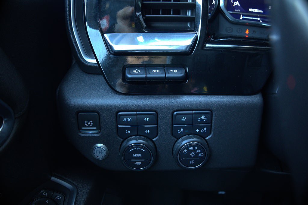 Vehicle Image 24