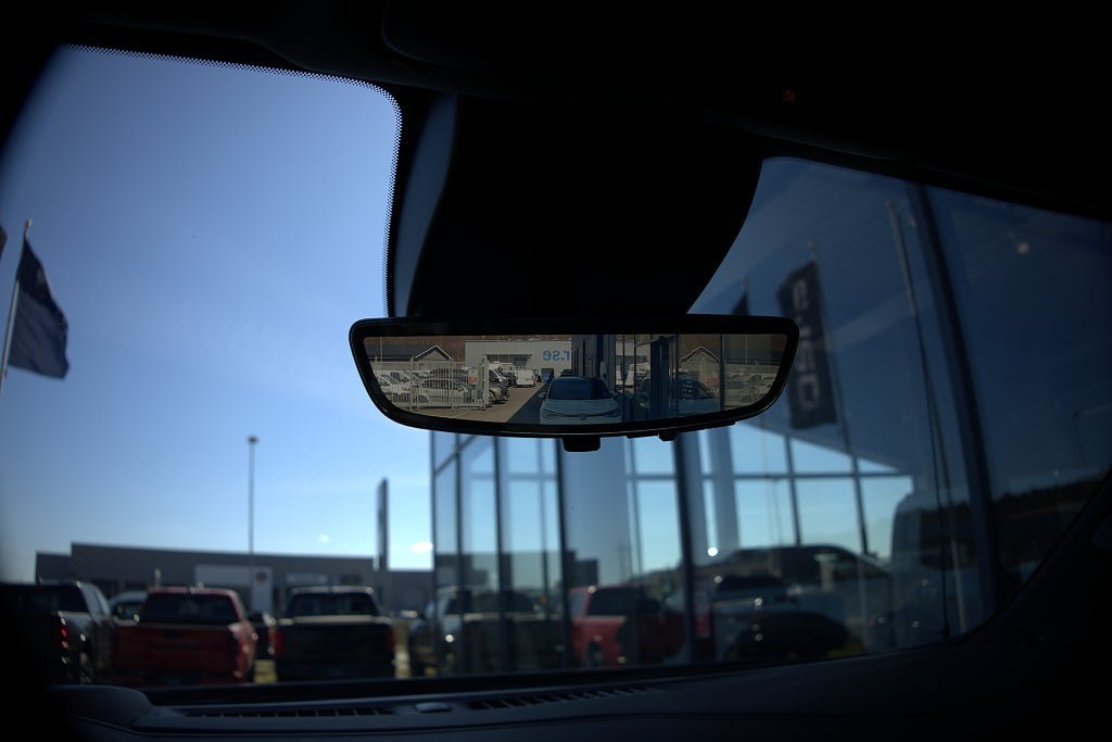 Vehicle Image 25