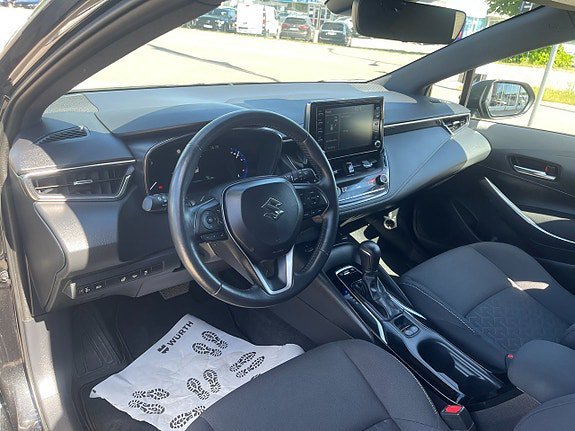 Vehicle Image 11