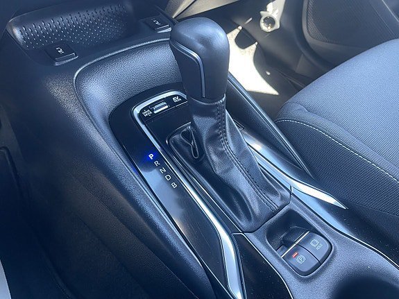 Vehicle Image 25