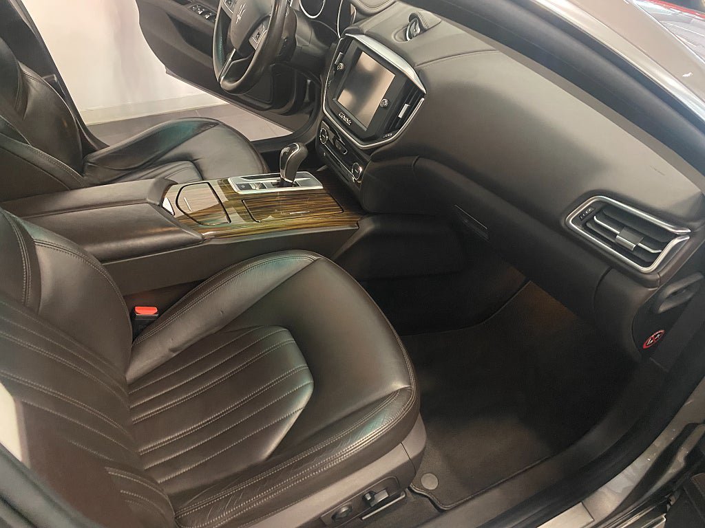 Vehicle Image 17