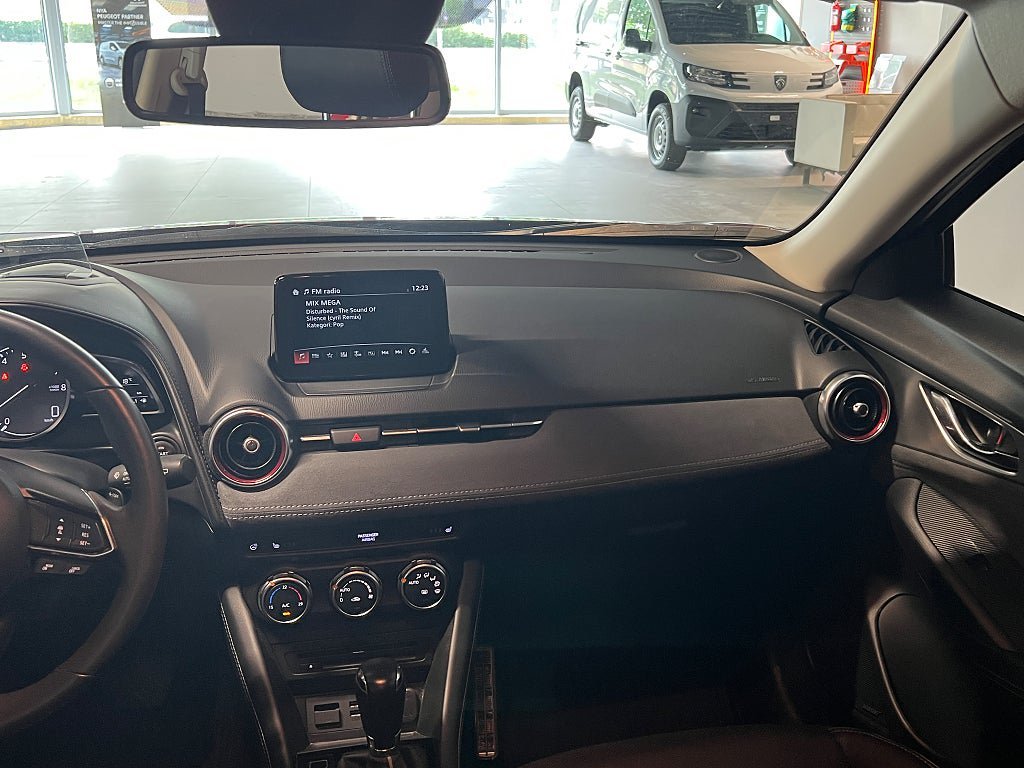 Vehicle Image 14