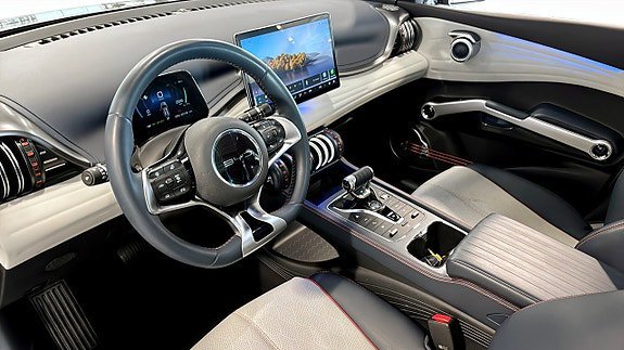 Vehicle Image 15
