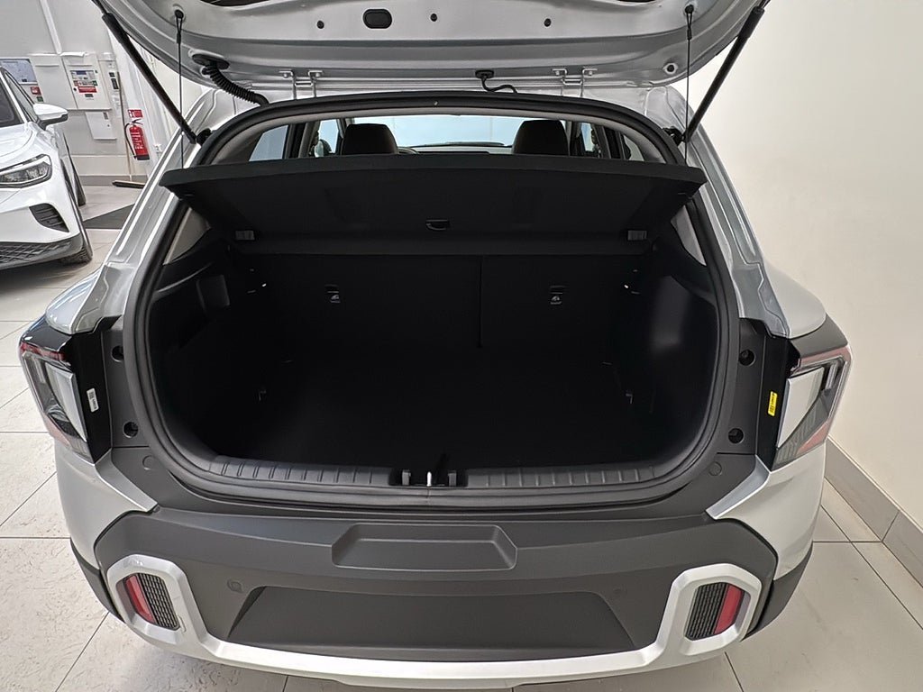 Vehicle Image 16
