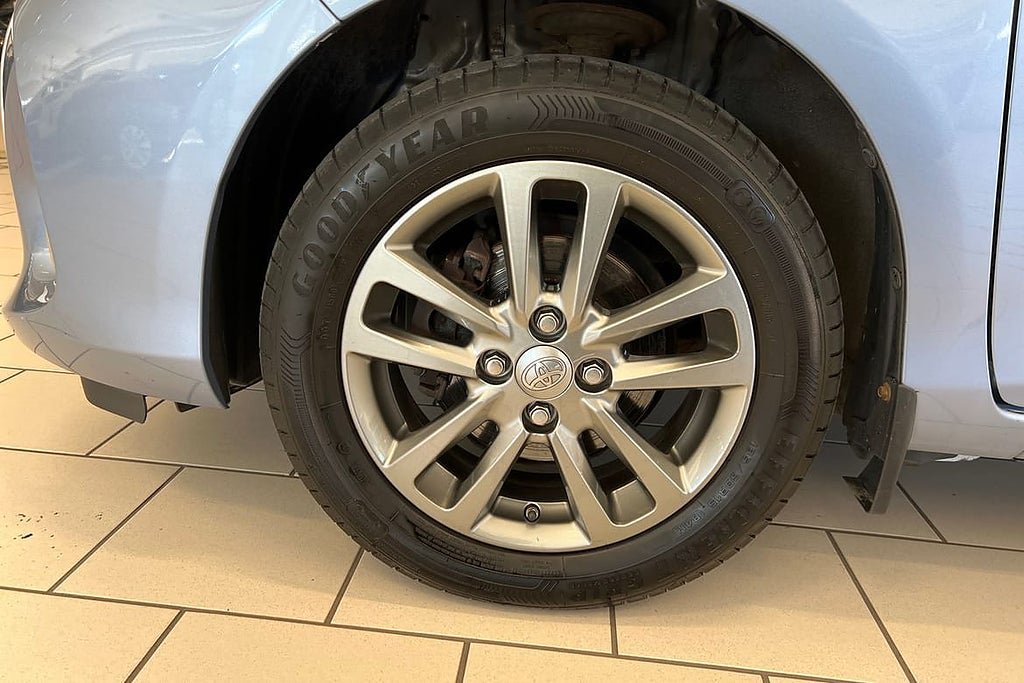 Vehicle Image 15