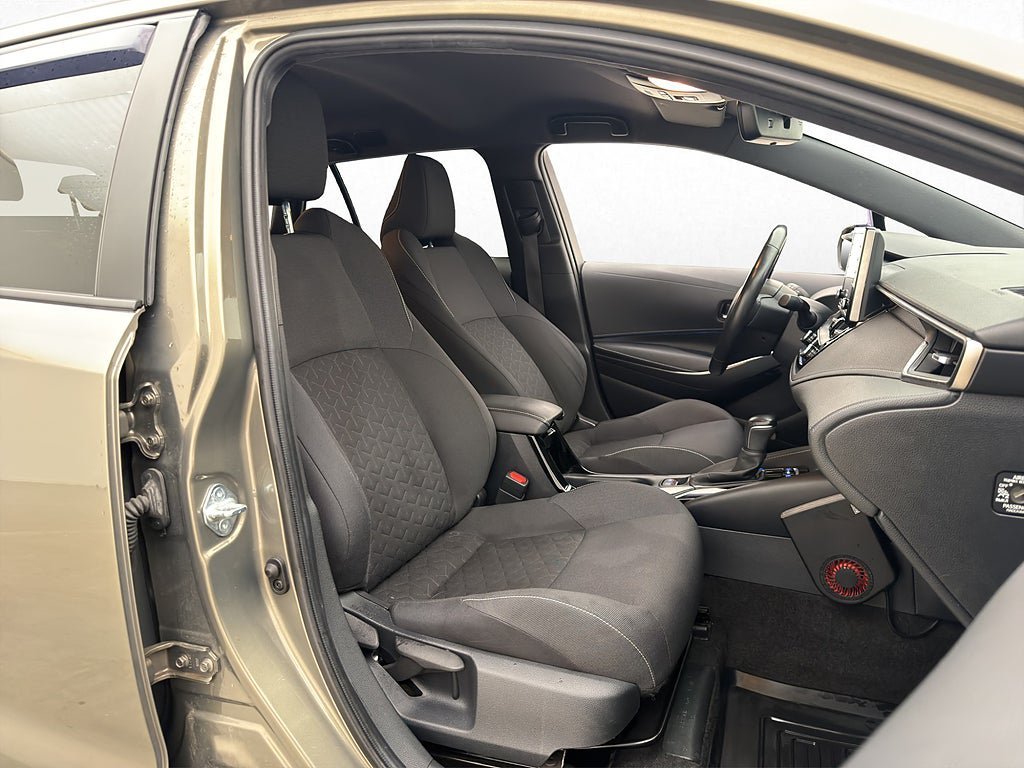 Vehicle Image 25