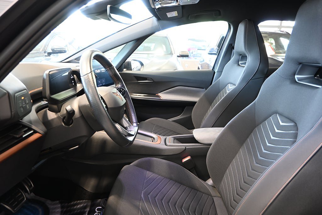 Vehicle Image 8