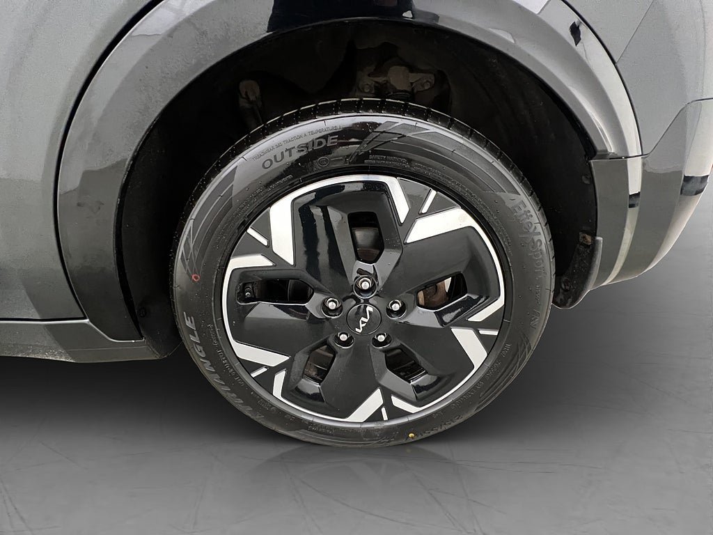 Vehicle Image 32