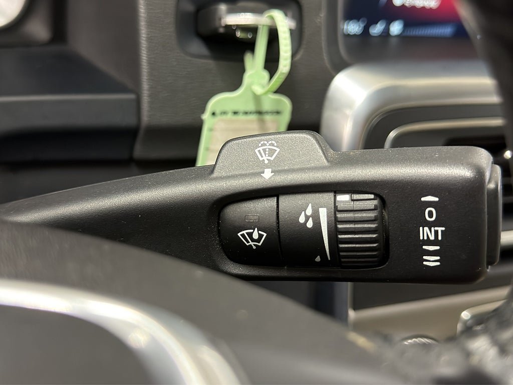 Vehicle Image 25