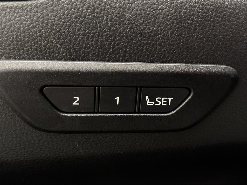 Vehicle Image 28