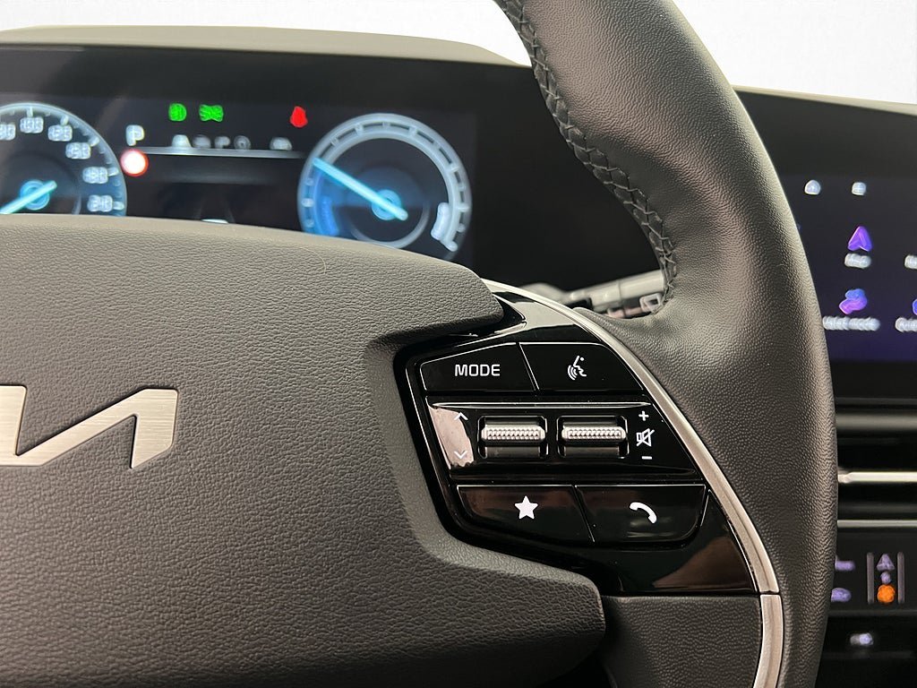 Vehicle Image 28