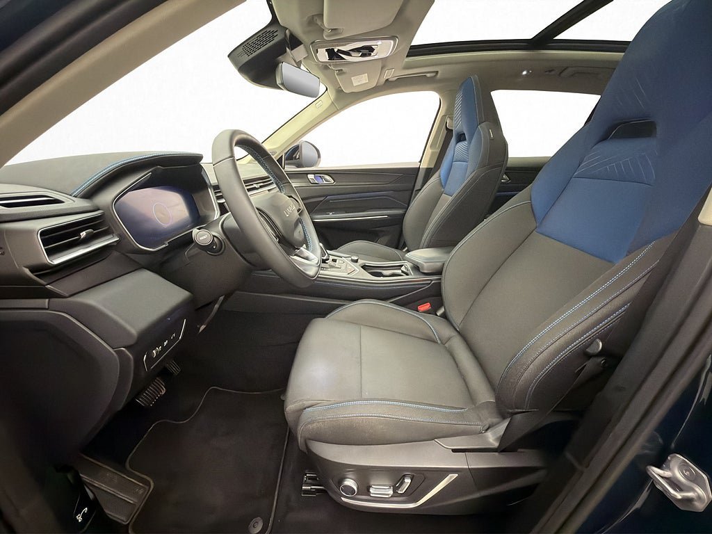 Vehicle Image 12