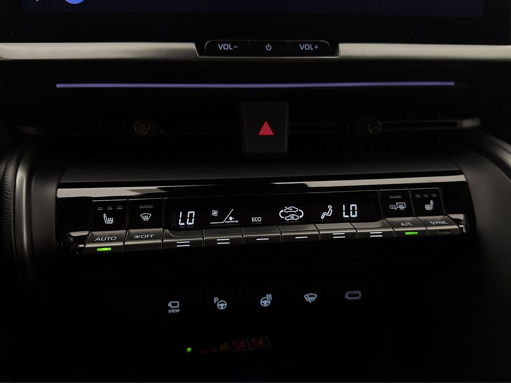 Vehicle Image 32