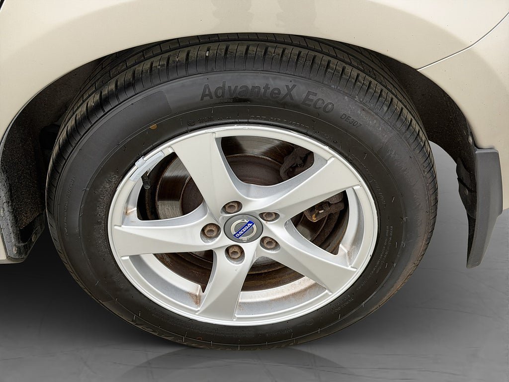 Vehicle Image 32
