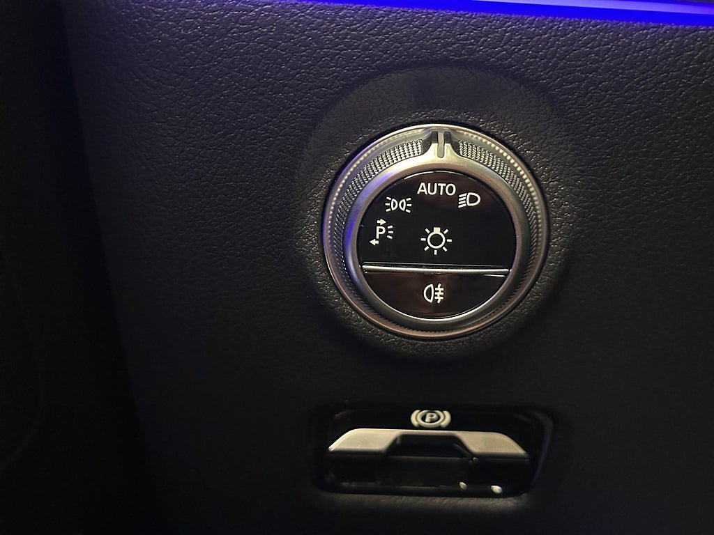 Vehicle Image 29