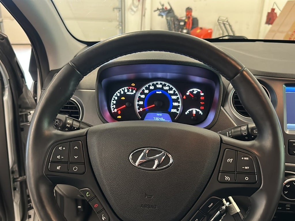 Vehicle Image 16