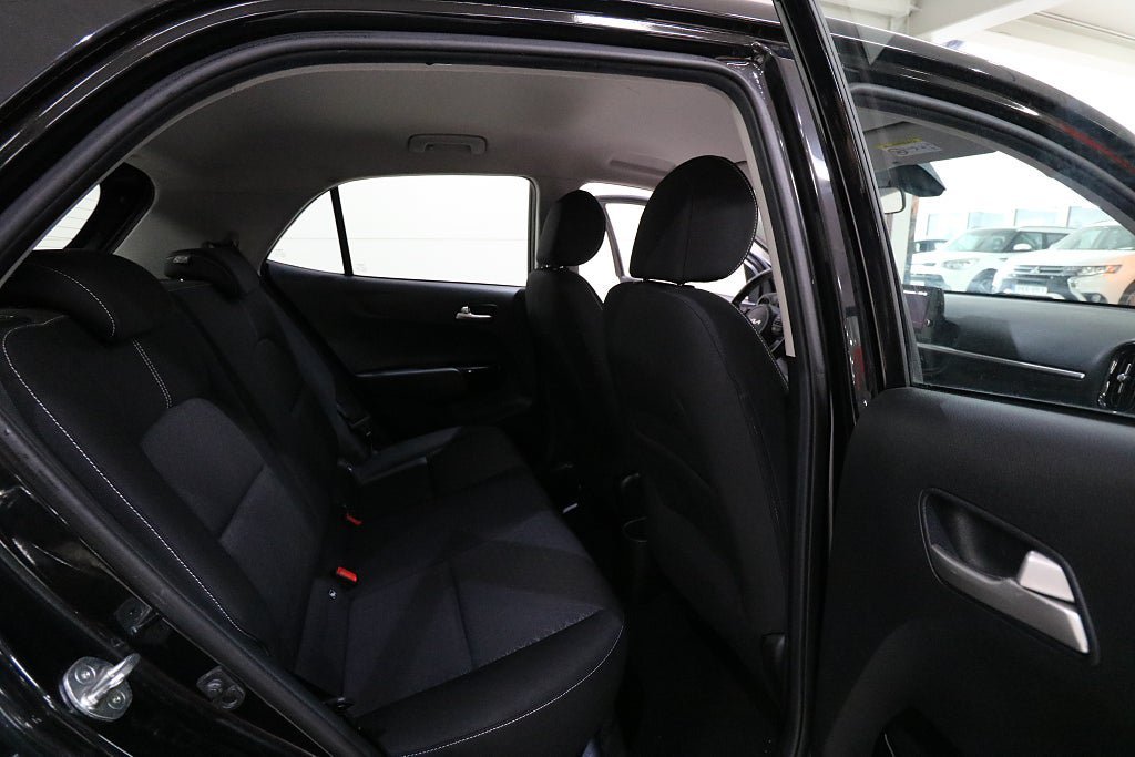 Vehicle Image 15