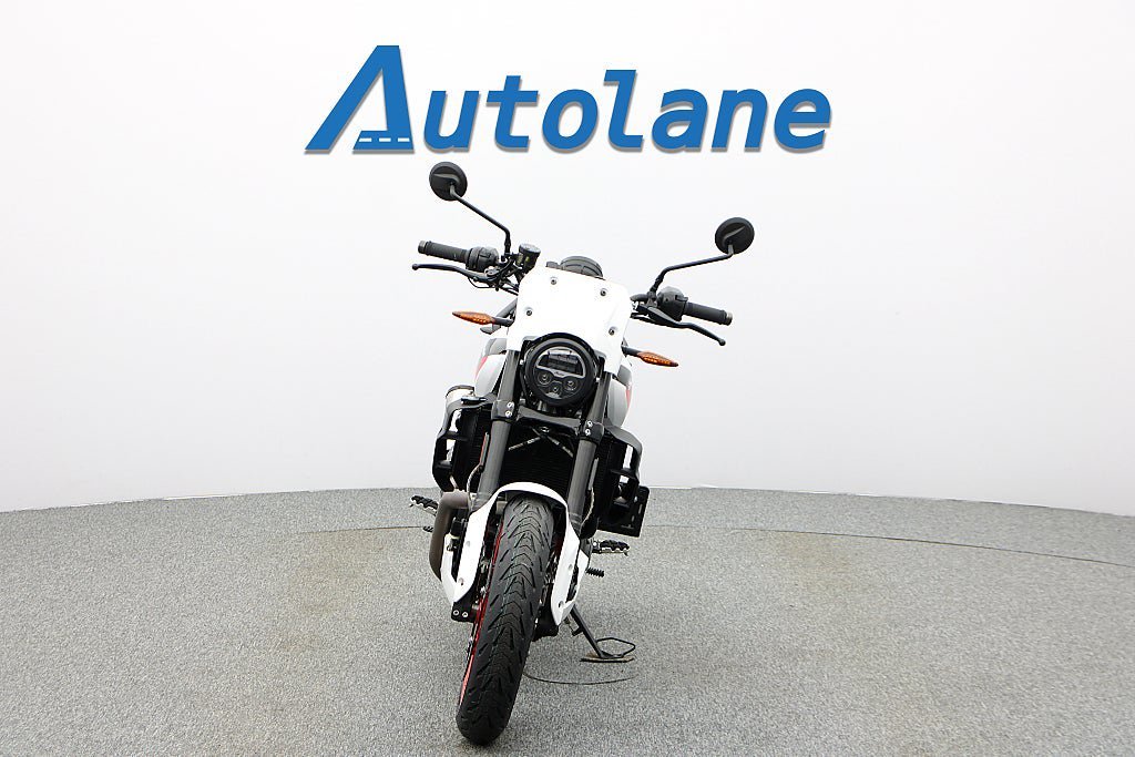 Vehicle Image 7