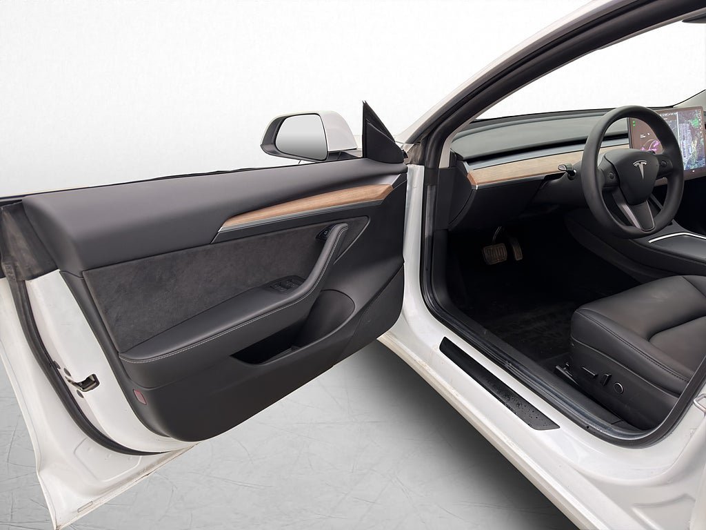 Vehicle Image 21