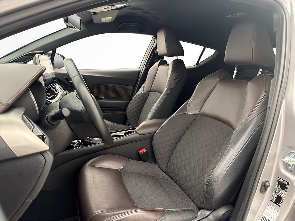 Vehicle Image 11