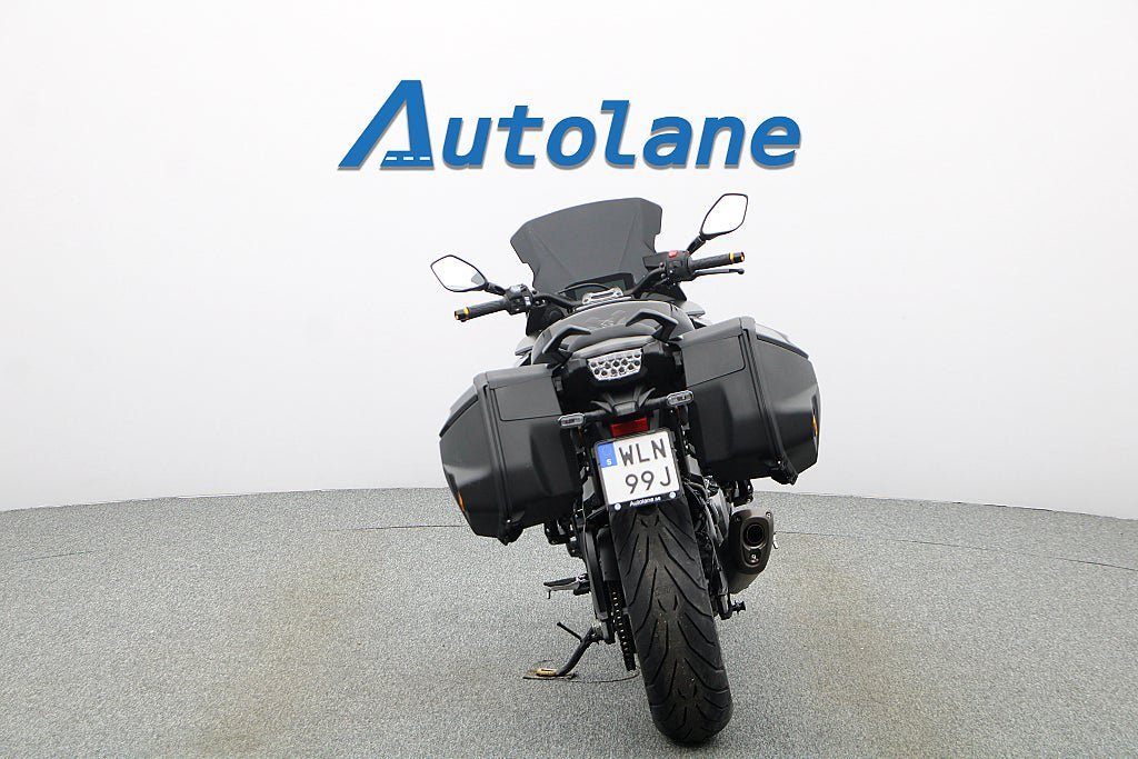 Vehicle Image 8