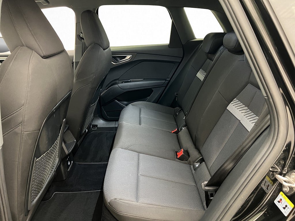 Vehicle Image 28
