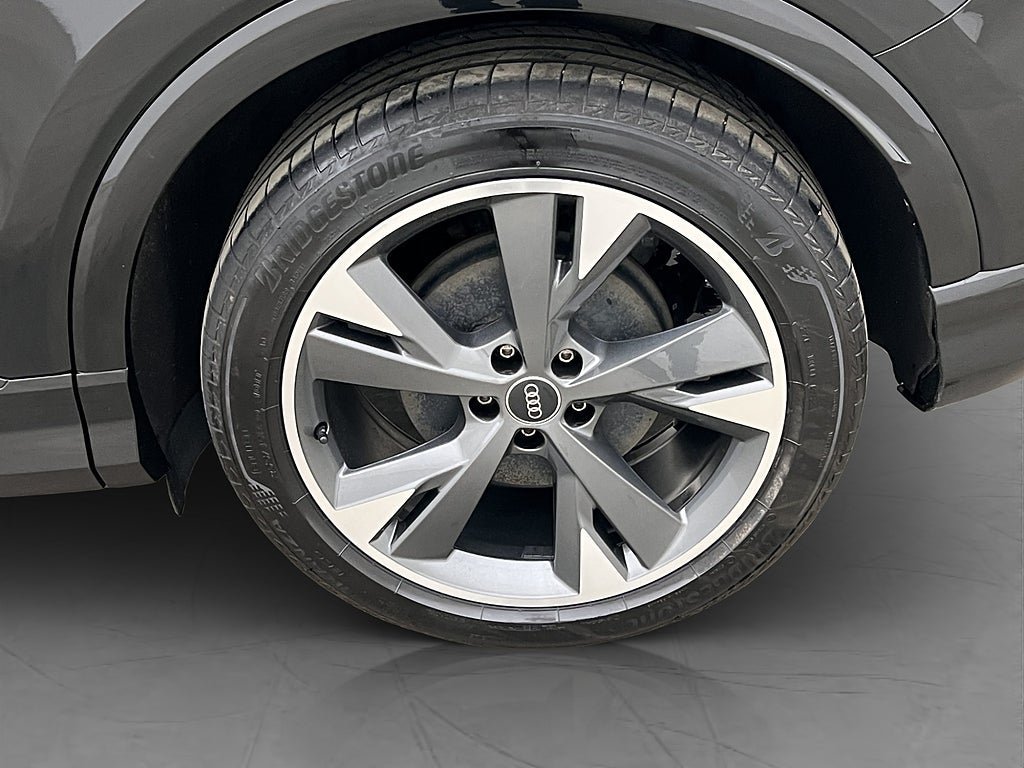 Vehicle Image 36
