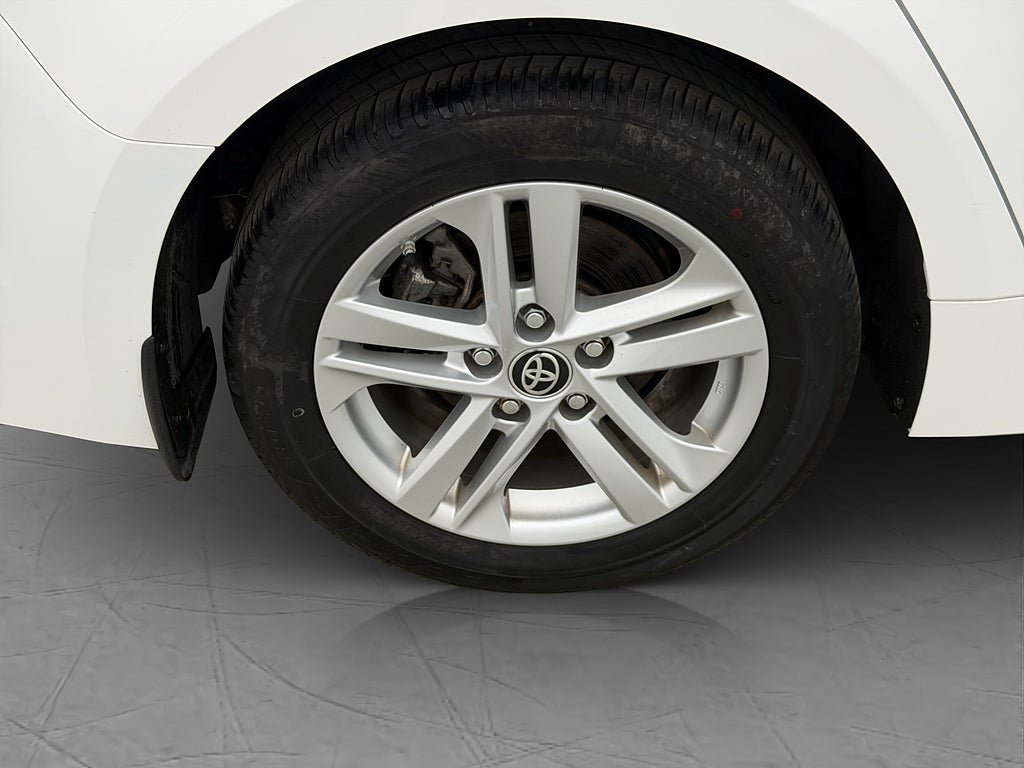 Vehicle Image 12