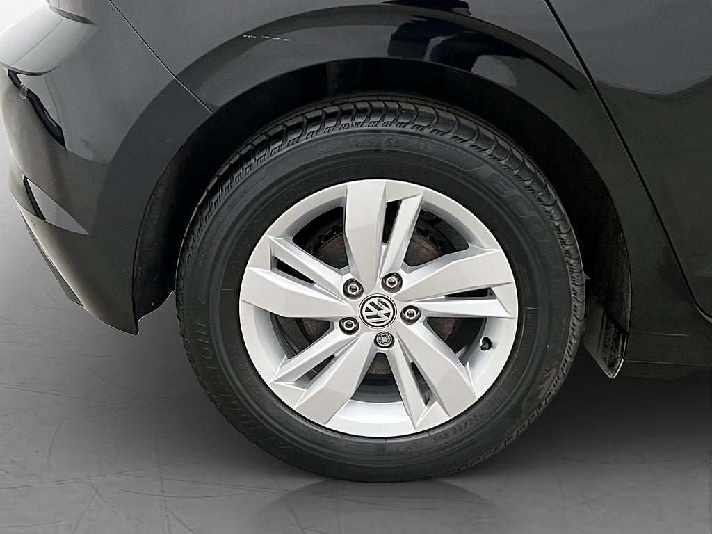 Vehicle Image 12