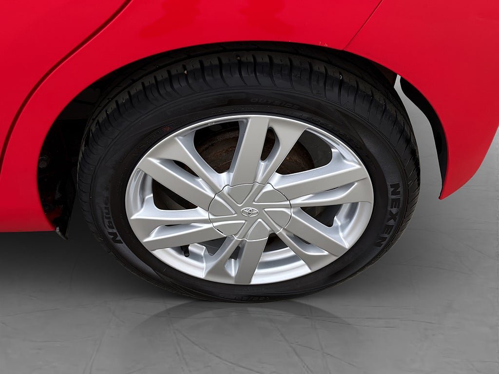 Vehicle Image 10