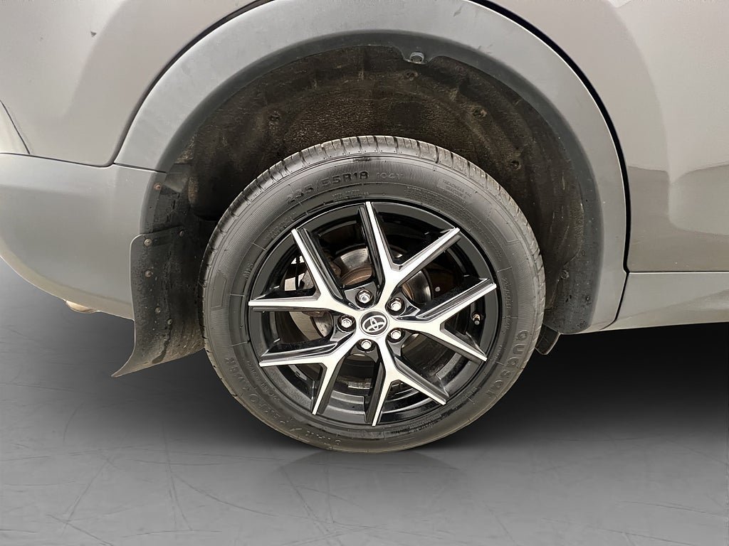 Vehicle Image 12
