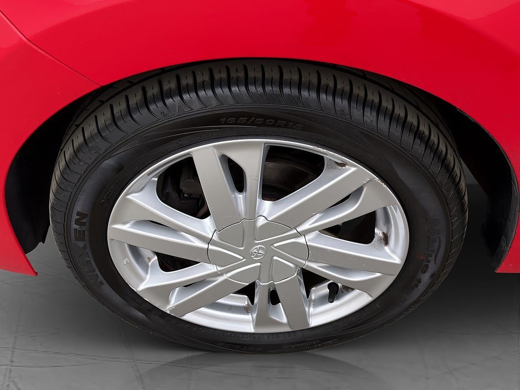 Vehicle Image 12