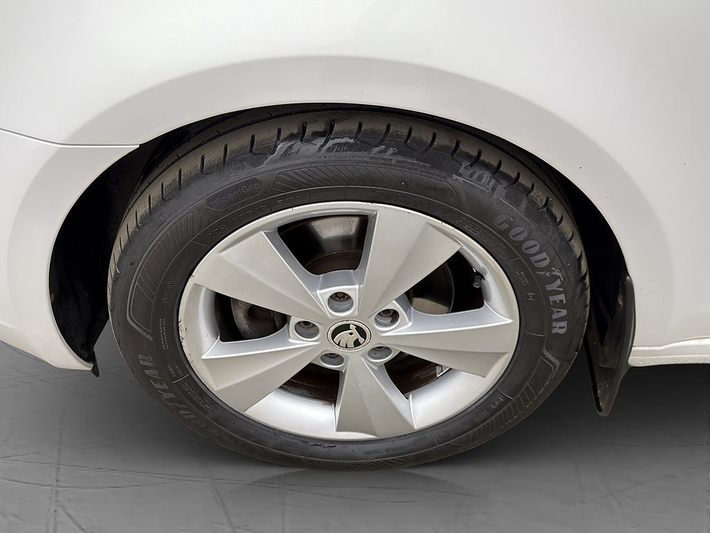 Vehicle Image 13