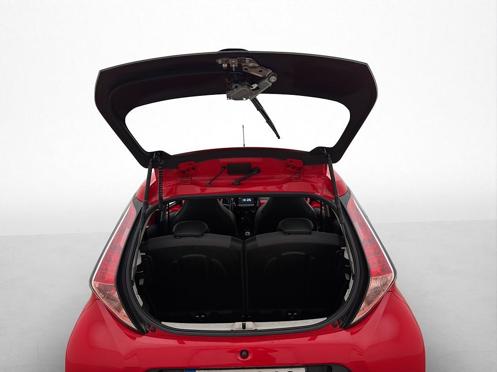 Vehicle Image 16