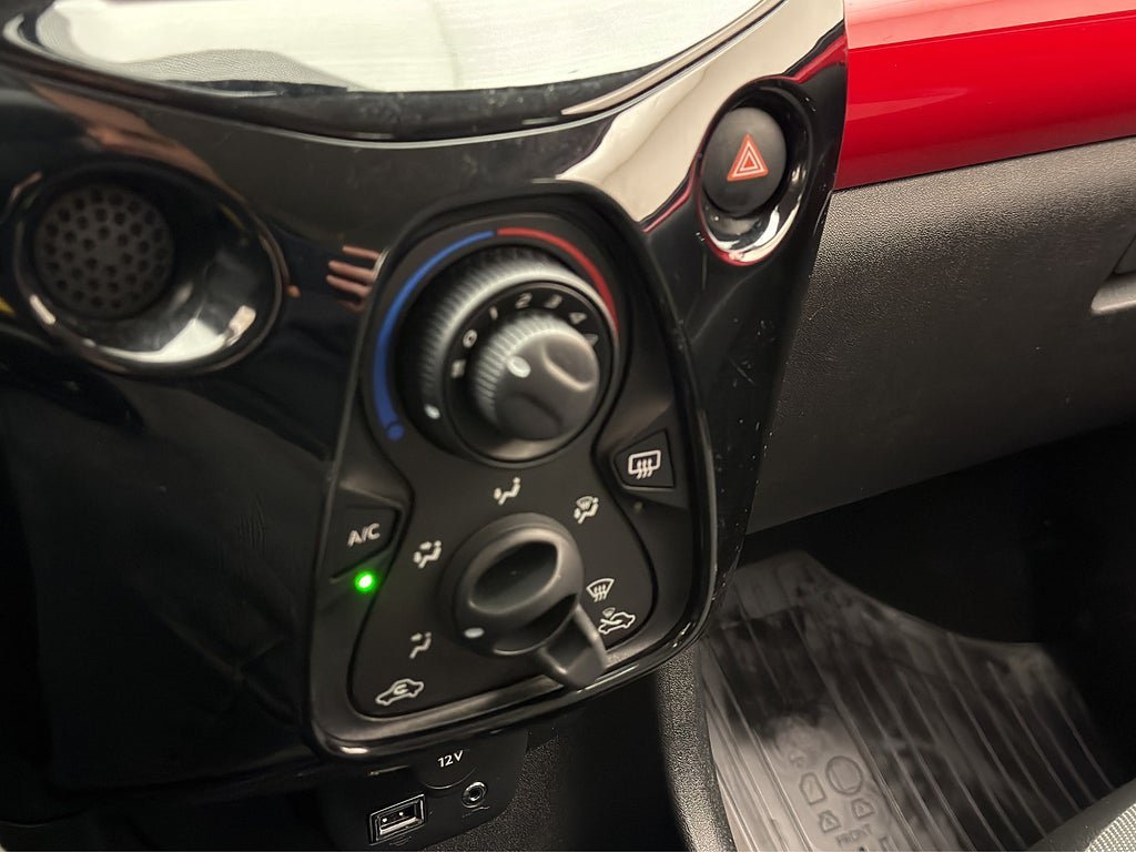Vehicle Image 25