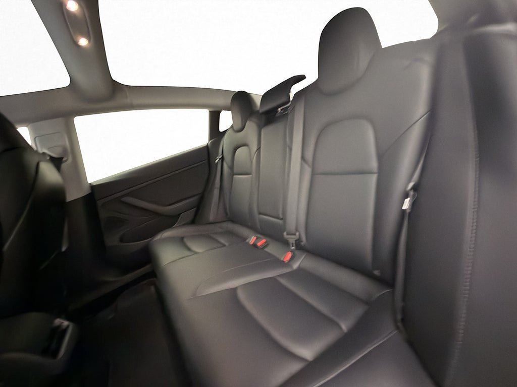Vehicle Image 24
