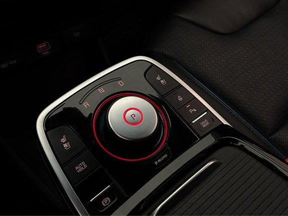 Vehicle Image 25