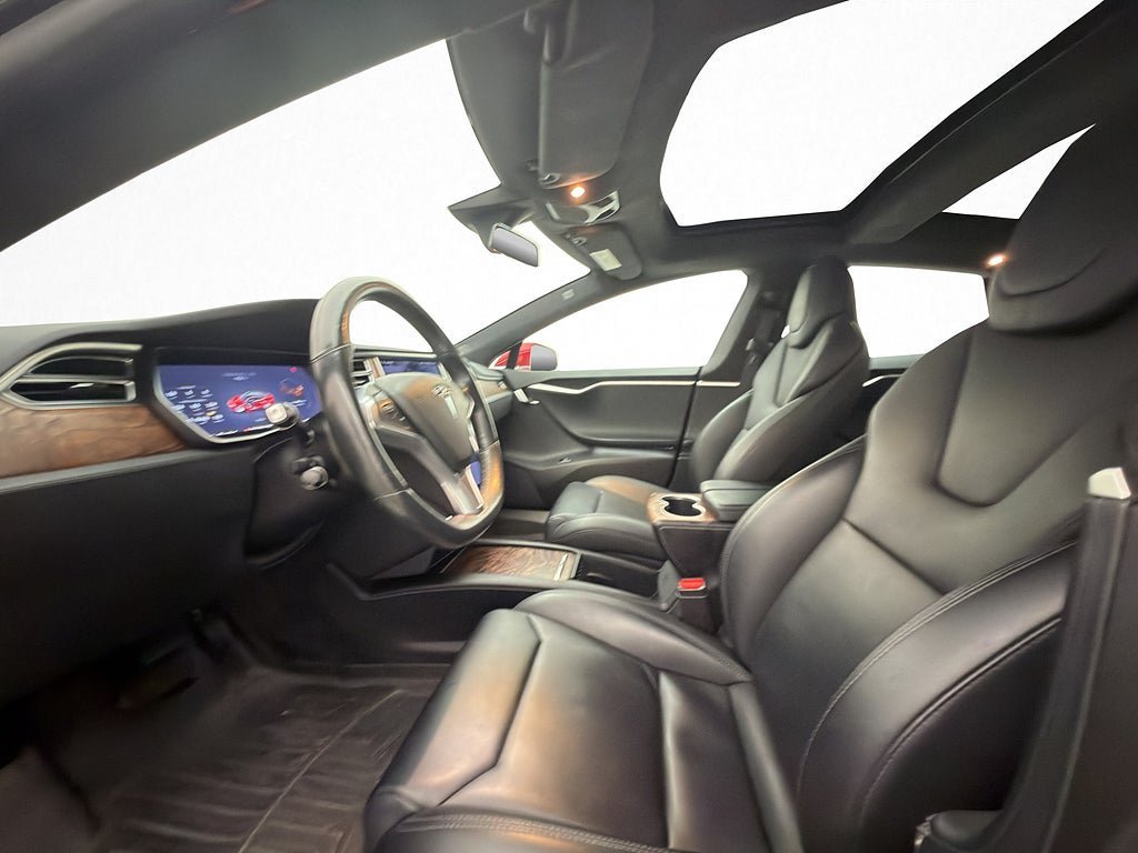 Vehicle Image 12
